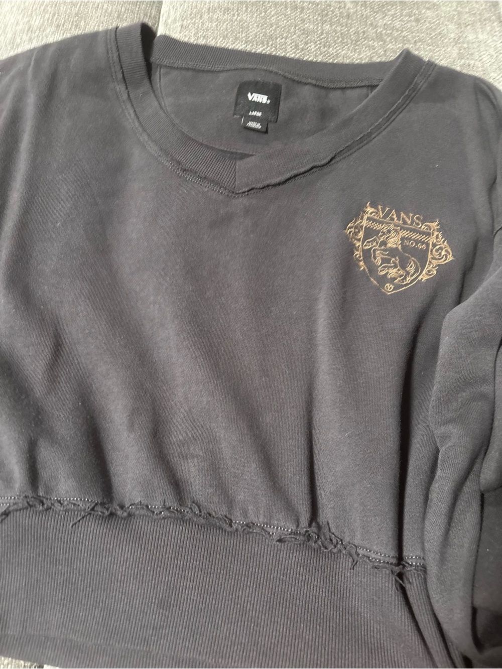 Vans women’s cropped Black V-Neck Sweater with Brown Crest - Picture 3 of 3